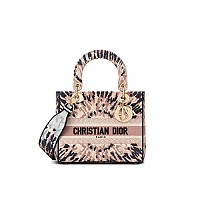 [스페셜오더]CHRISTIAN DIOR-M0565 디올 블루 Toile de Jouy Reverse 자수 LADY D-LITE 미디엄 백