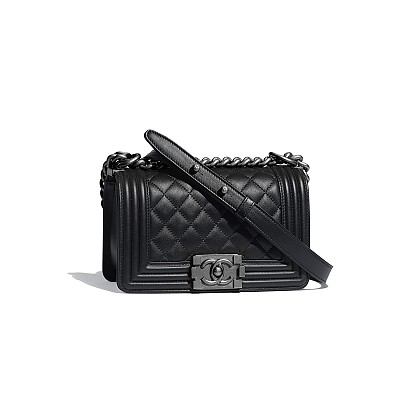 [스페셜오더]CHANEL-A67085 샤넬 블루 화이트 자수 장식 카프스킨 루렉스 골드메탈 보이 샤넬 스몰 플랩백