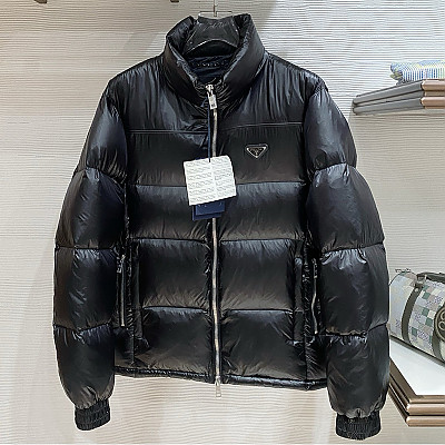 PRADA-1E9C38 PRADA 2025 F/W 신형 자카드 나일론 패딩 / 금속 소형 로고 패딩 블랙 남성용