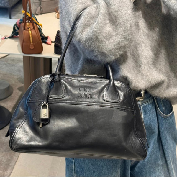 [특급스페셜오더]MIUMIU-5BB196 미우미우 비방 가죽백 블랙