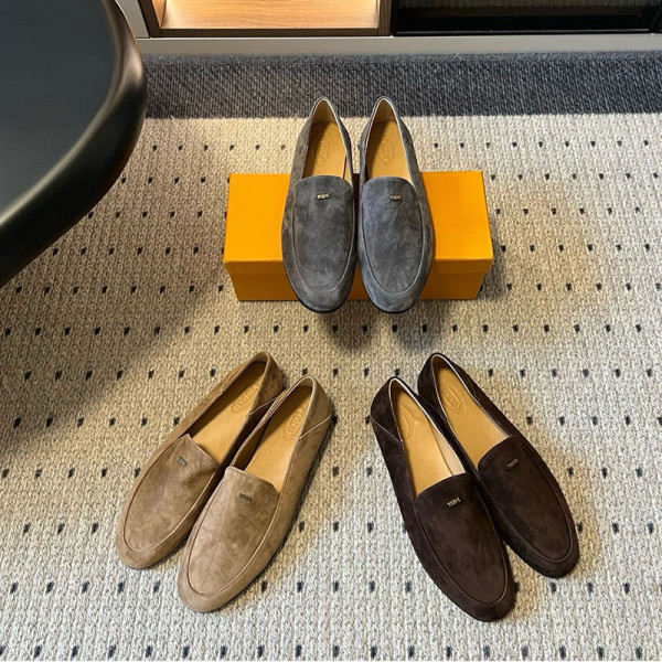 TODS-090410 토즈 2026 뉴 메탈 레이블 플랫 로퍼즈