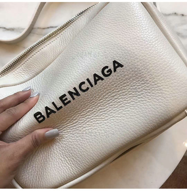 balenciaga-1129-008.jpg