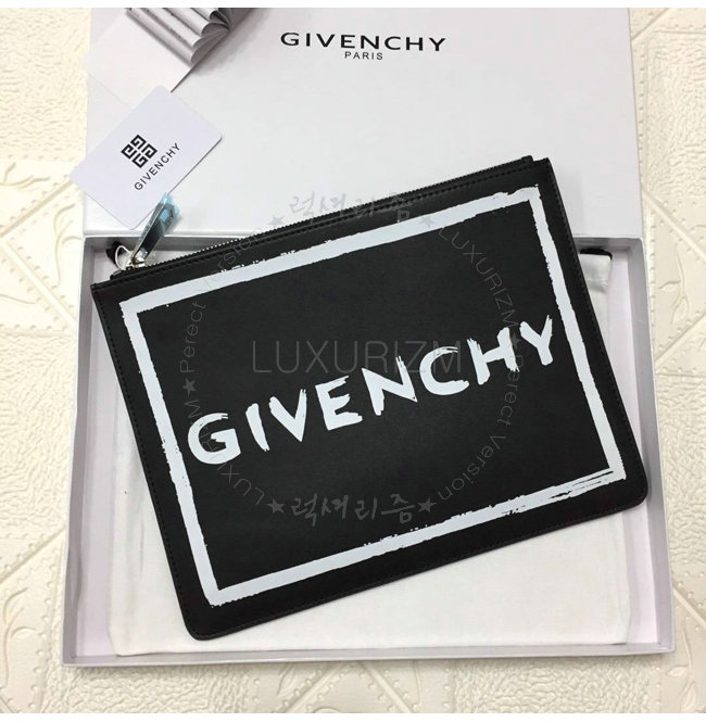 givenchy2-1211-001.jpg