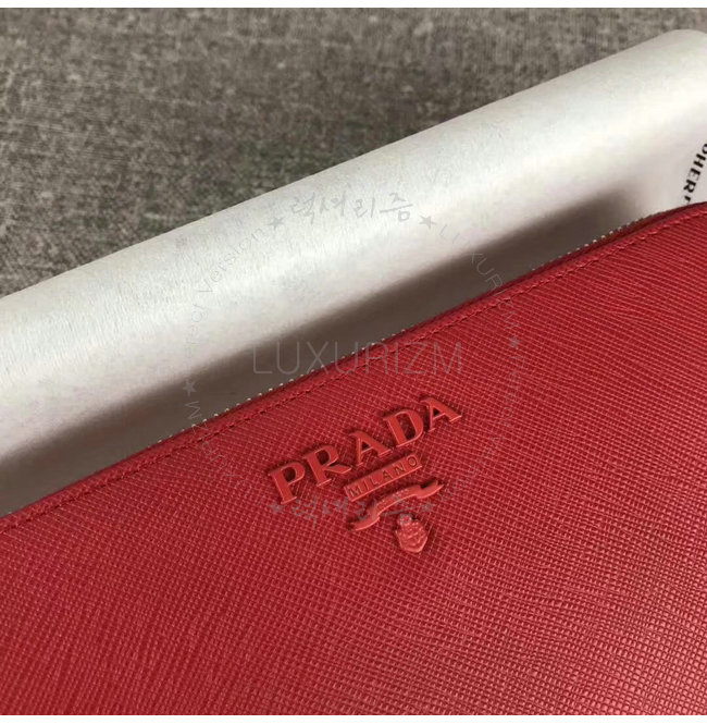 prada4-0116-004.jpg