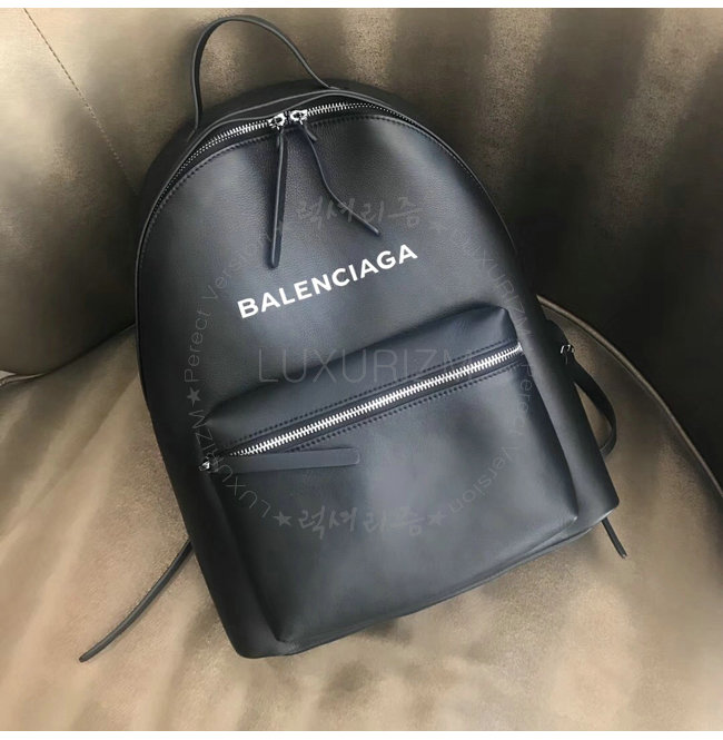 balenciaga3-0125-001.jpg