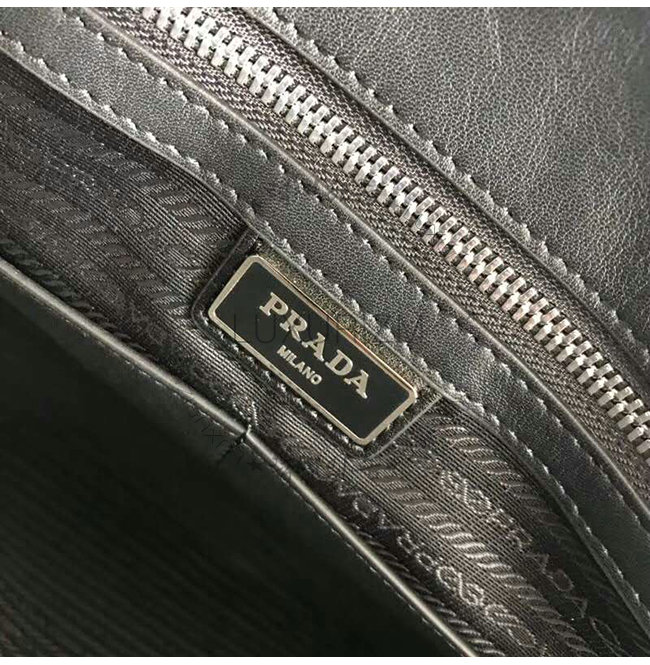 prada1-1015-0010.jpg