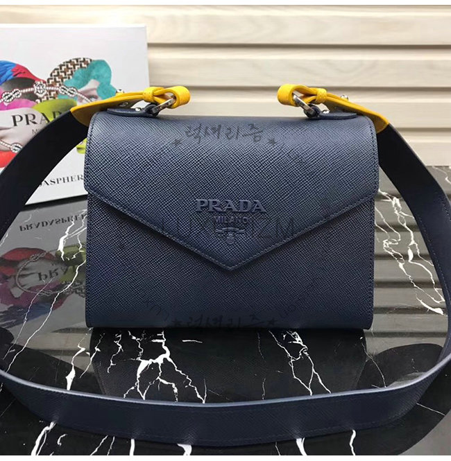 prada2-1119-002.jpg