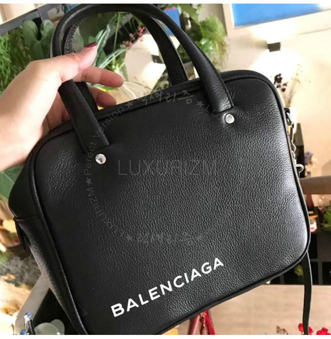 balenciaga5-0427-002.jpg