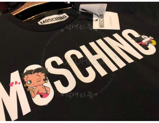 moschino1-0526-006.jpg