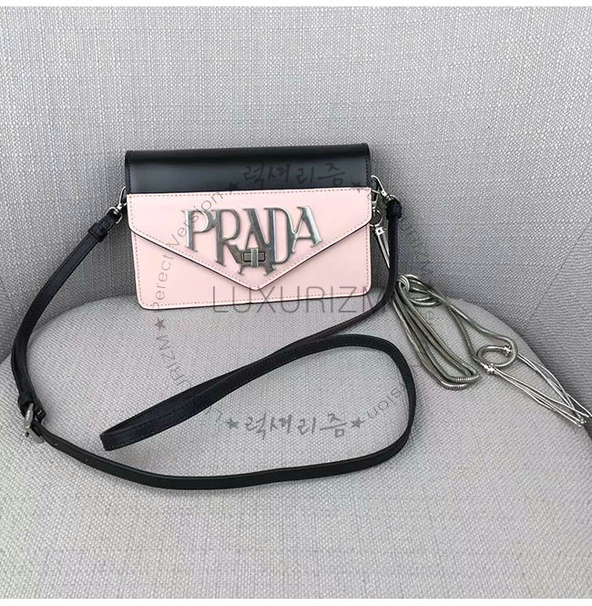 prada-0605-002.jpg