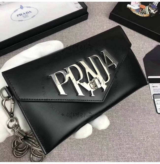 prada-0611-004.jpg